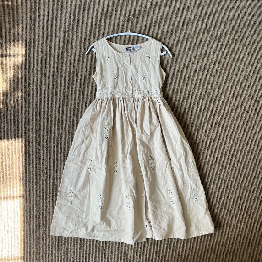 100% cotton button down dress waist tie in a natural colour floral embro…